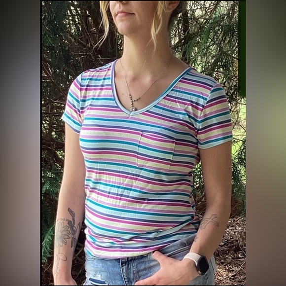 SOLD - “Extra Soft" Cute N’ Simple V-Neck T-Shirt w/ Pocket ~ NWT - Picture 2 of 2